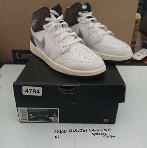 Nike Air Jordan 1 SE